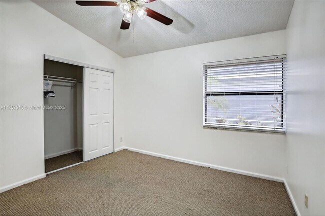 Building Photo - 581 Lakeside Cir