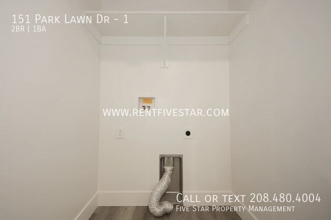 Building Photo - 151 Park Lawn Dr