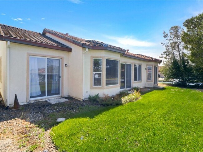 Building Photo - Trilogy 55+ Beautiful 3BD/3BA with pond view