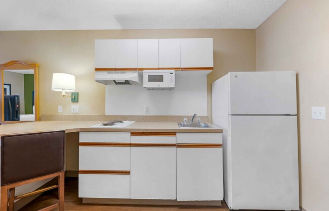 Building Photo - Furnished Studio-Orlando - Southpark - Equ...