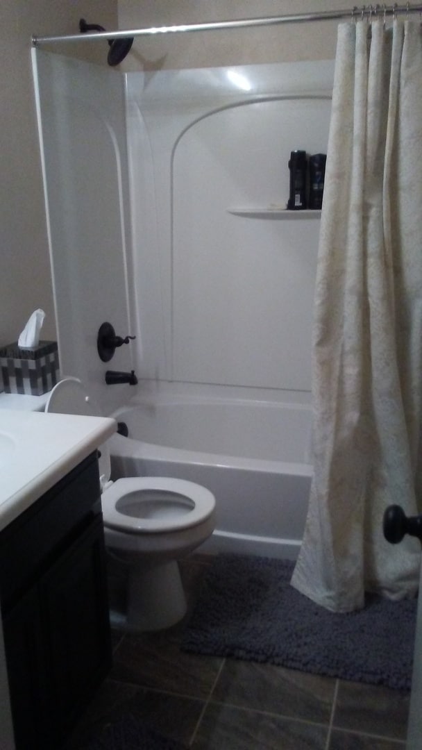 Building Photo - 3 bedroom home in a great neighborhood