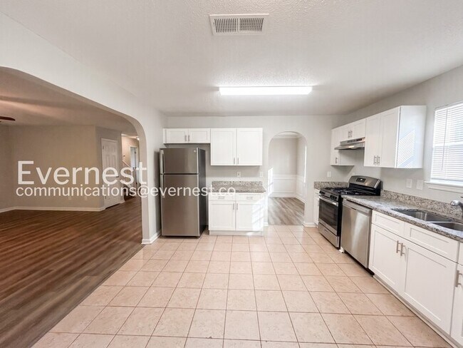 Building Photo - 5544 Bluegrass Dr