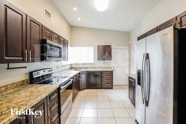 Building Photo - 421 SW 29th Ave