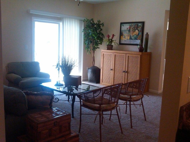 Living Room - Crosswinds Apartments