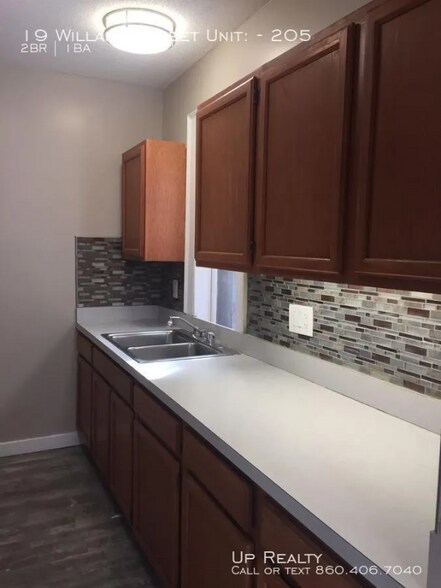 Primary Photo - 17-21-21 Willard St