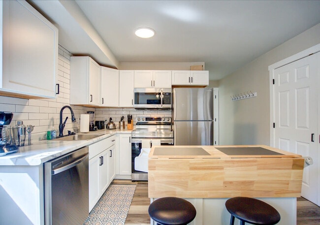 Building Photo - 156 Rodney Ct