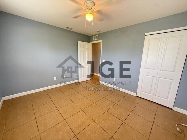 Building Photo - 1218 W 25th St