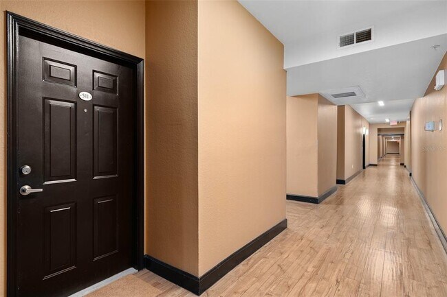 Building Photo - 911 N Orange Ave