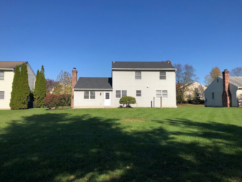 Building Photo - 1048 Independence Way