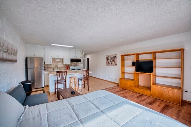 Building Photo - 355 Kalanianaole St