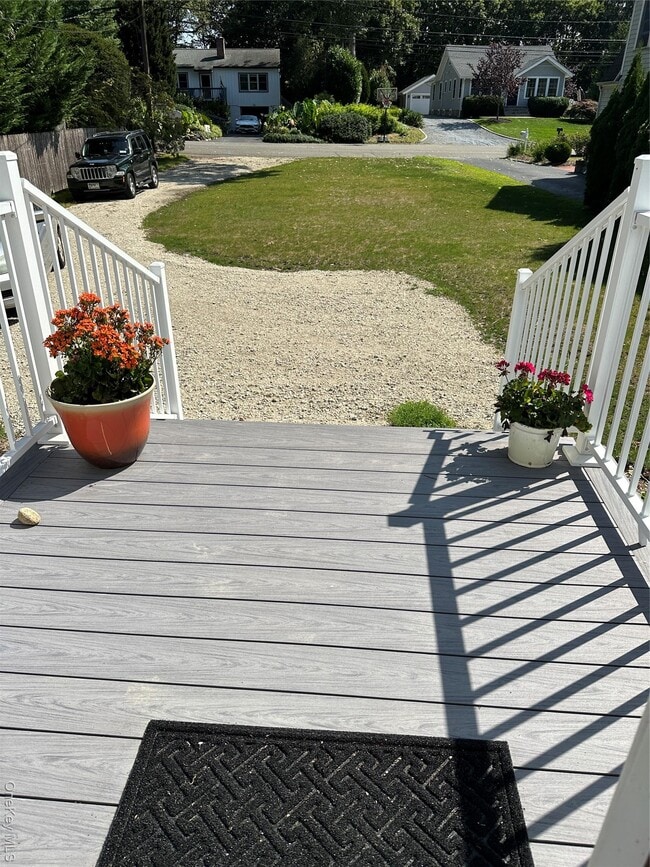 Building Photo - 33 Goldenrod Ave