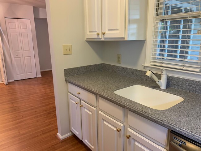 Building Photo - 2 Bed | 2 Bath Condo In Raleigh with Large...