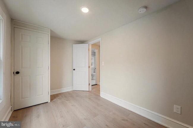 Building Photo - 553 Highland Ave