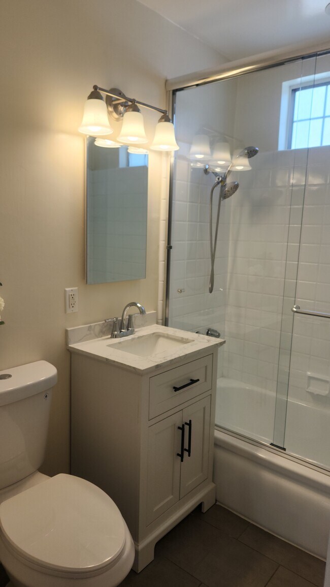 Building Photo - 18009 Bullock St