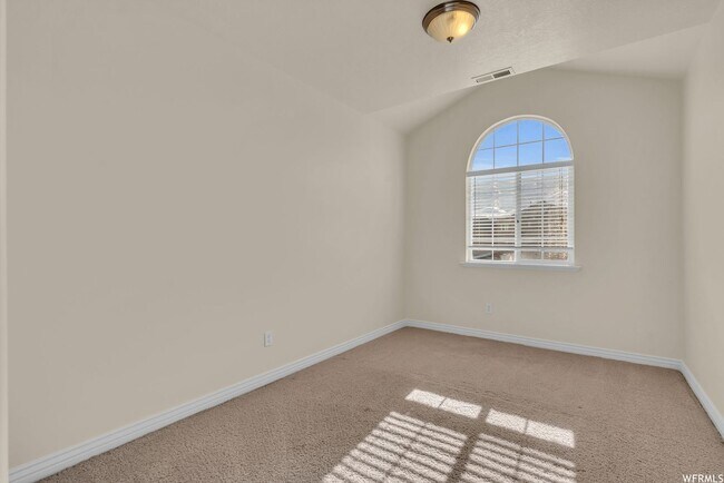Building Photo - AMAZING 2 STORY HOME w/ 4 CAR GARAGE!