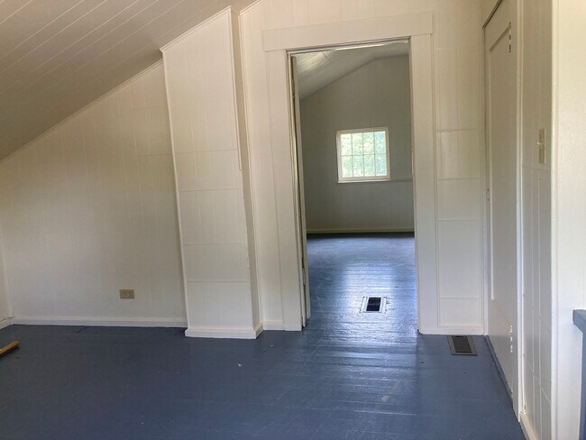 Upstairs landing - 110 E Hickory St