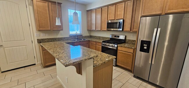 Building Photo - Arbor Villa Town House - Pet on Approval