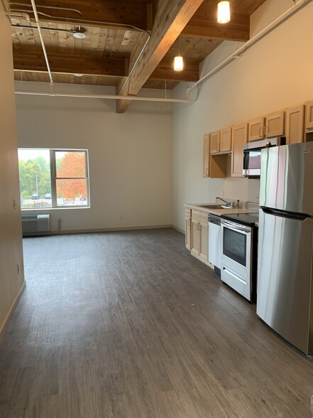 Building Photo - 202 Valley Green Sq