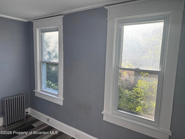 Building Photo - 219 N Bromley Ave