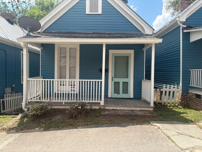 Building Photo - 888 Walnut St Ln