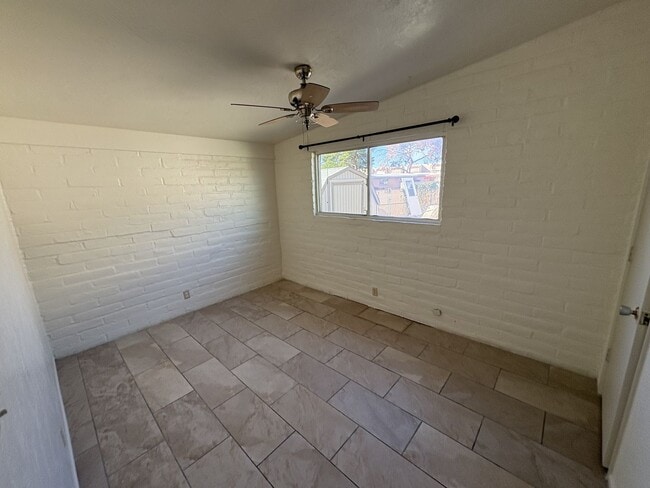 Building Photo - Great central location on cul-de-sac