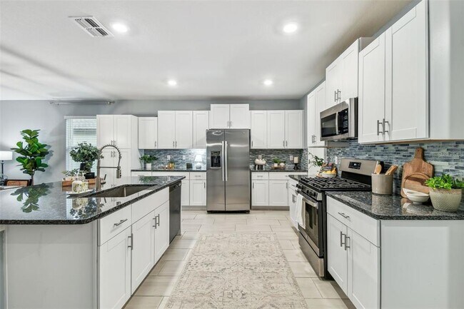 Building Photo - 8887 Little Bluestem Dr