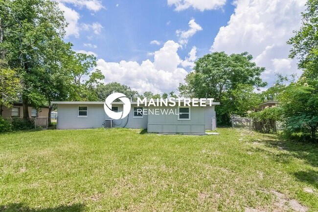 Building Photo - 3 Bedroom Pet-Friendly Home in Jacksonville, FL with Main Street Renewal