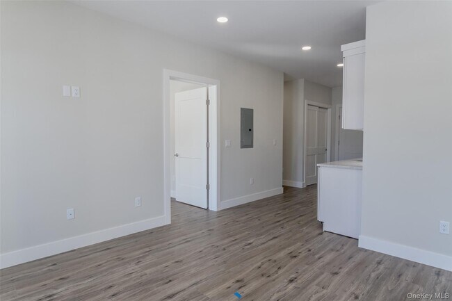 Building Photo - 124 S Main St