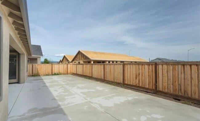 Building Photo - 443 Eel River Ln