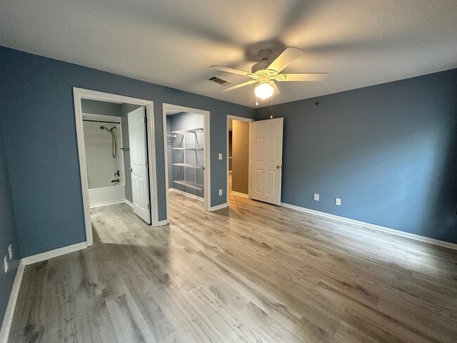 Building Photo - Gorgeous 2 bed/2 bath located in gated community!