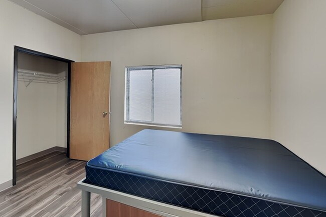 Building Photo - 215 Stanton Ave