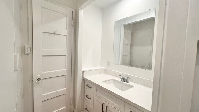 Building Photo - AVAILABLE NOW! PARTIALLY RENOVATED 2 BEDRO...