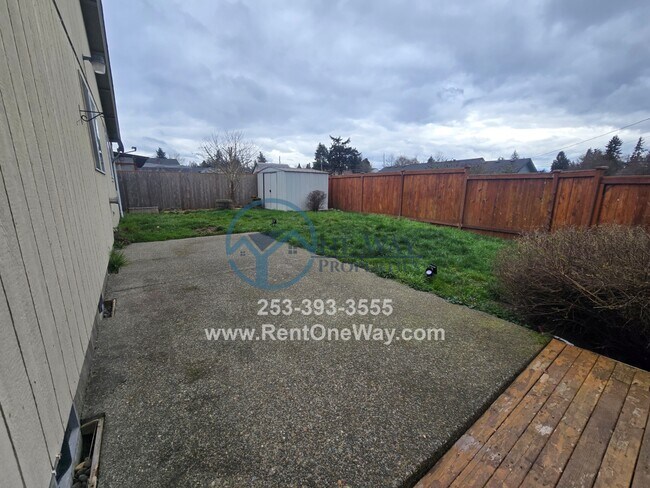 Building Photo - 1120 S 90th St Ct