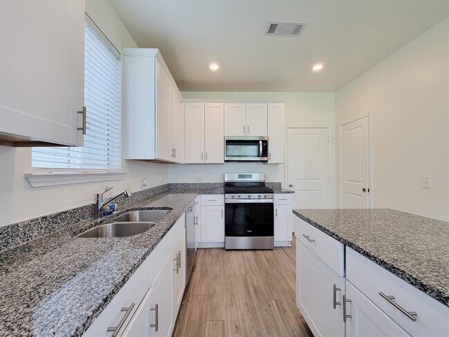 Building Photo - 16230 Dutton Clover Dr