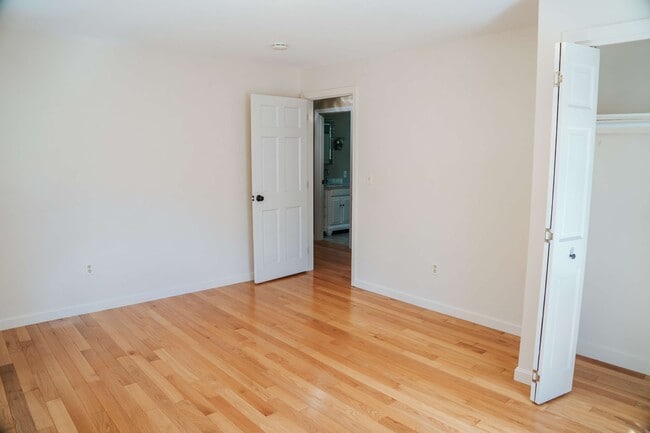 Building Photo - 10 Herrick Rd