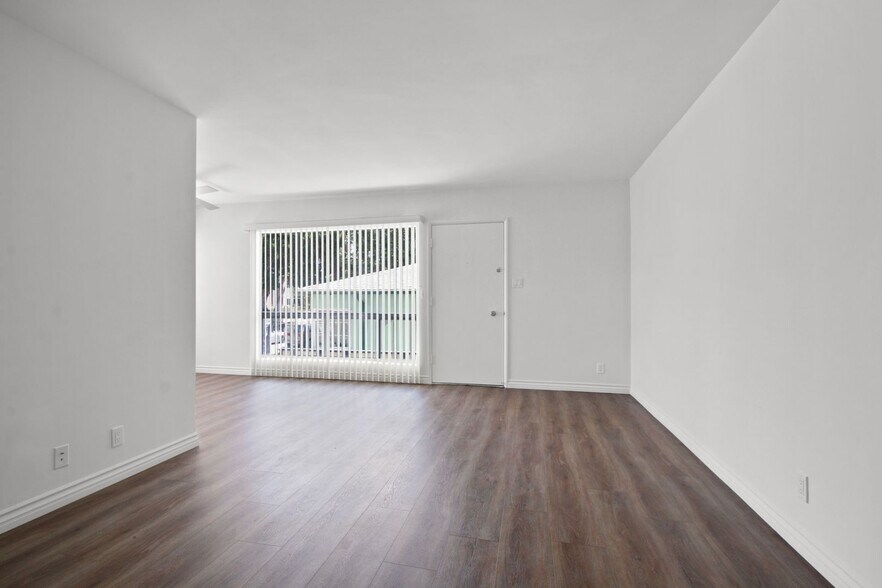 Building Photo - 918 11th St