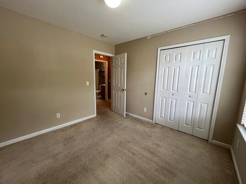 Building Photo - 485 Live Oak Walk
