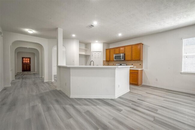 Building Photo - 520 West Fork