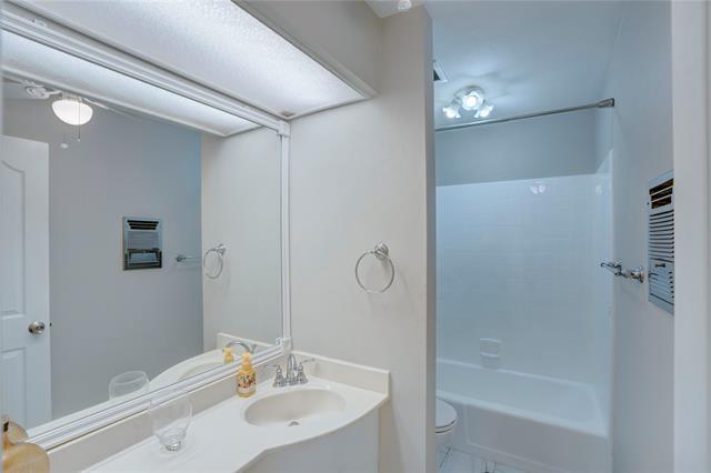 Building Photo - 4905 Tracy Dr