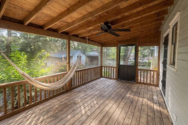 Building Photo - Beautifully Kept Historic Home!!