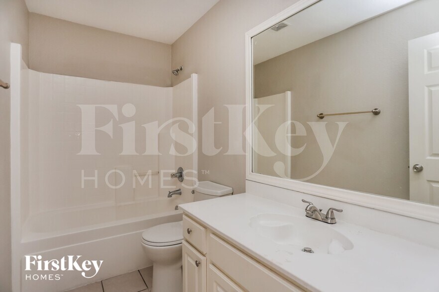 Building Photo - 635 St Eric Dr