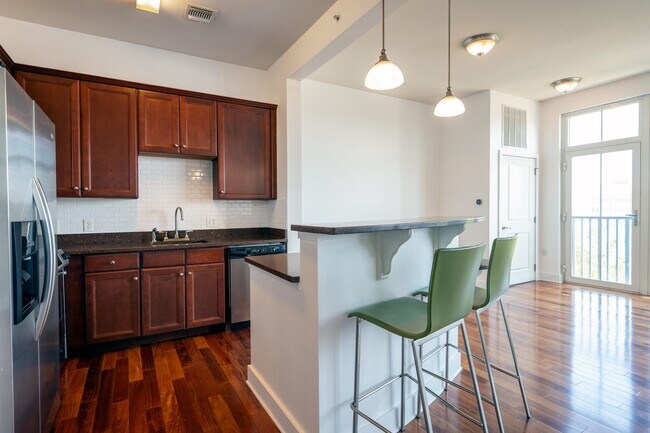 Building Photo - 55 Mallory Ave