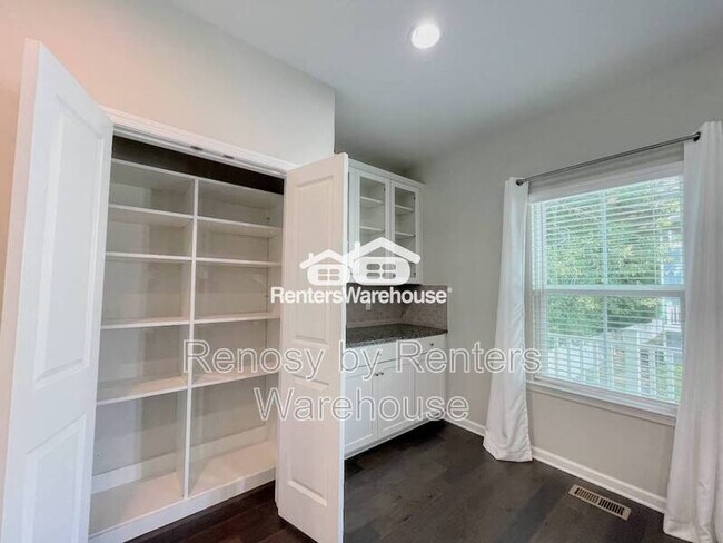Building Photo - 521 Charles Porteus Ln