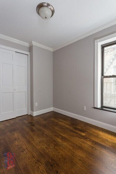 Building Photo - 314 E 106th St