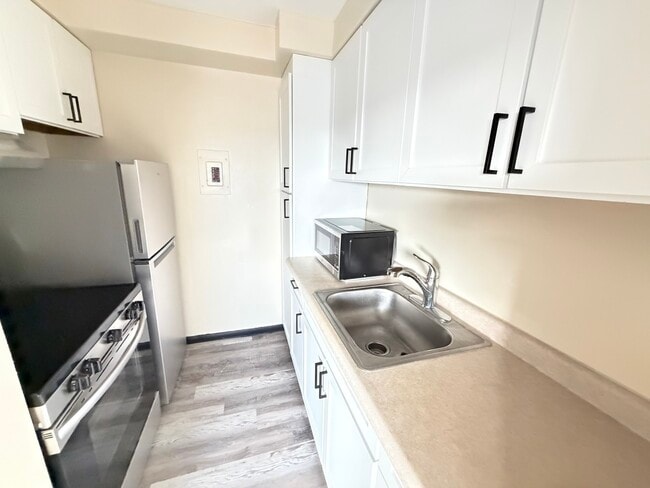 Building Photo - 1400 Chicago Ave