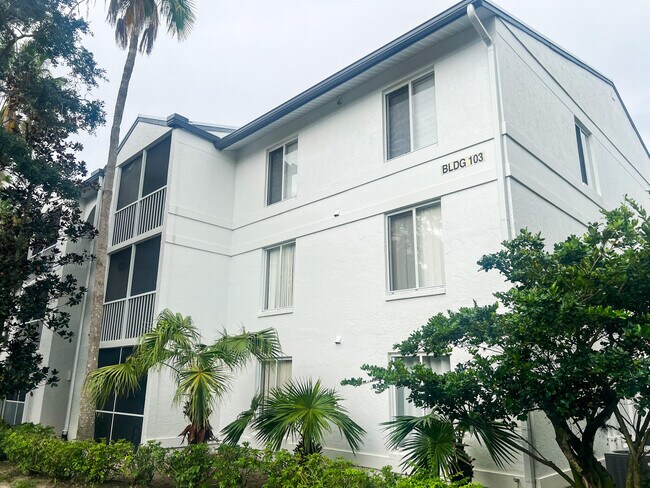 Building Photo - 2504 SE Anchorage Cove