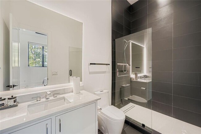 Building Photo - 1223 Mayfair Dr NE