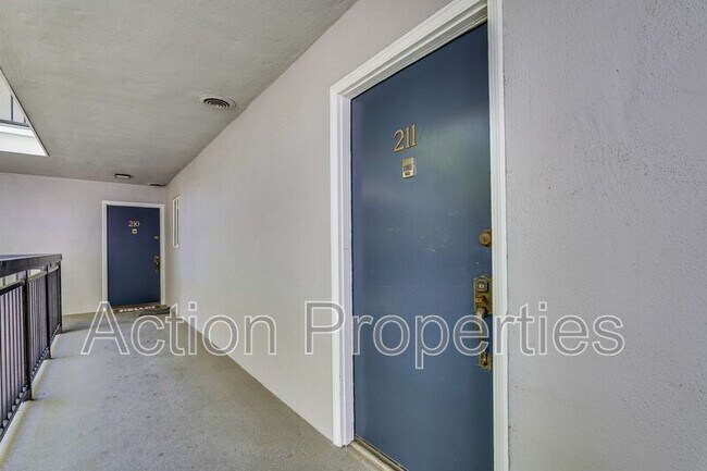 Building Photo - 181 Del Medio Ave