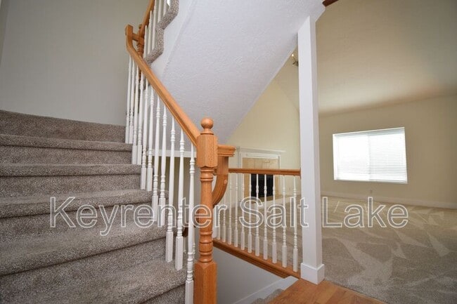 Building Photo - 6888 Hillside Village Cir