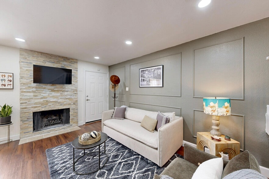 Primary Photo - 5757 Martel Ave